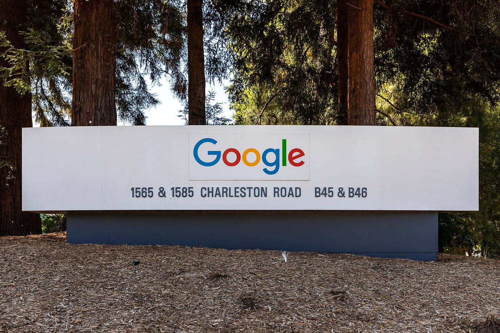 Panneau de l'entreprise Google sur Charleston Road, à Mountain View, en Californie