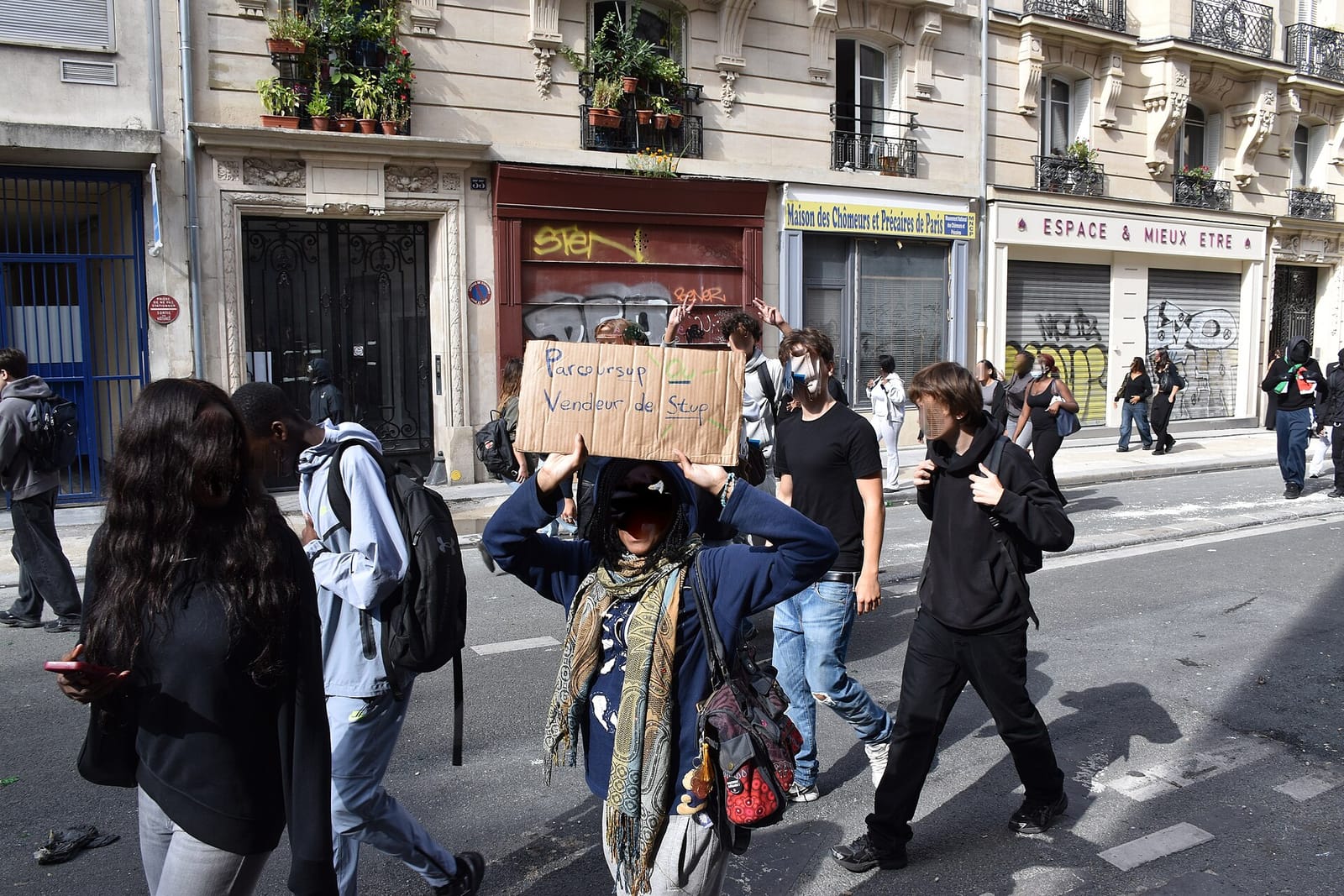 Protest scene at Lycée Colbert during 2026 French student movement
