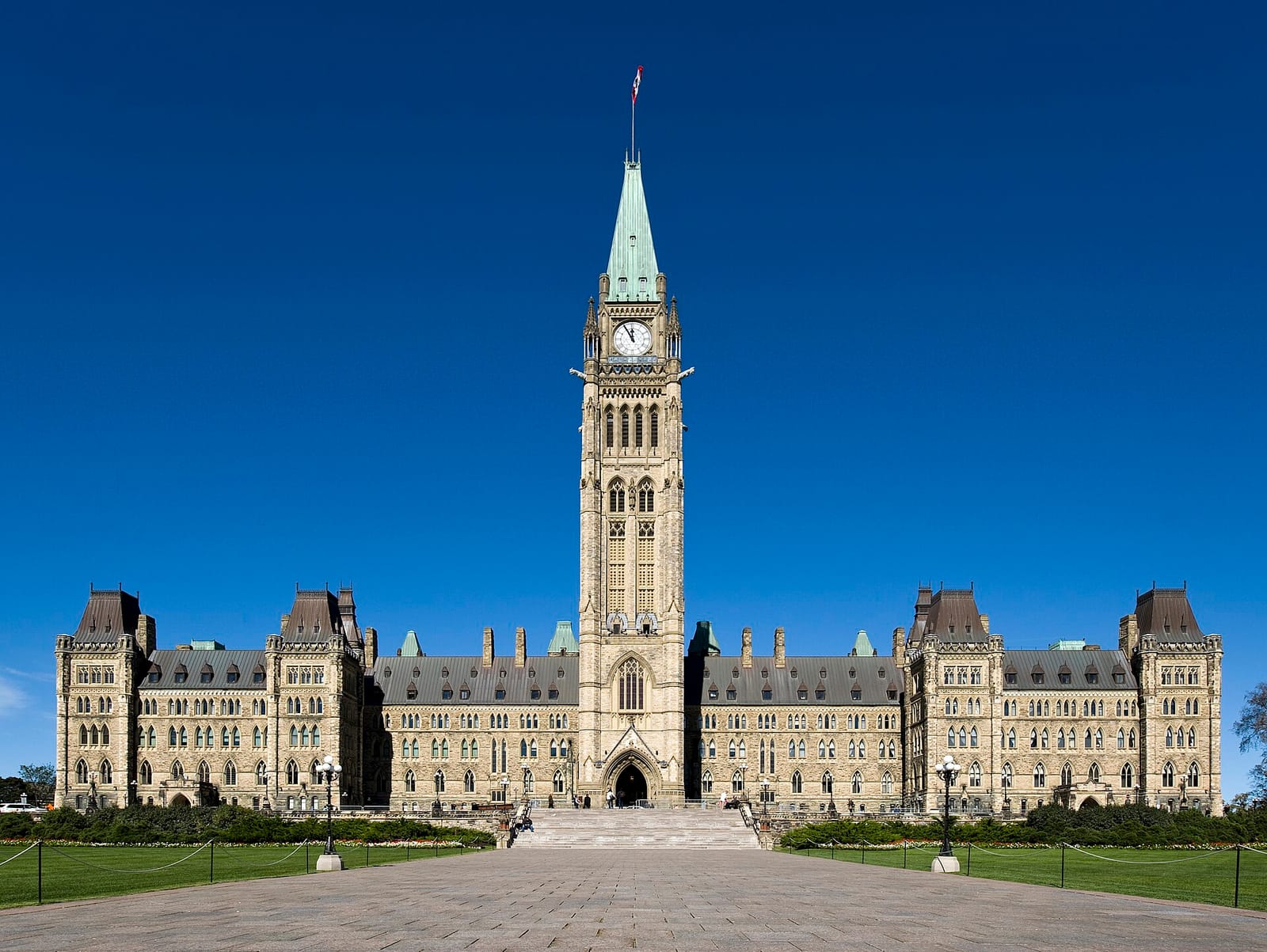 Foto de archivo: Bloque Central y Torre de la Paz, Colina del Parlamento, Ottawa