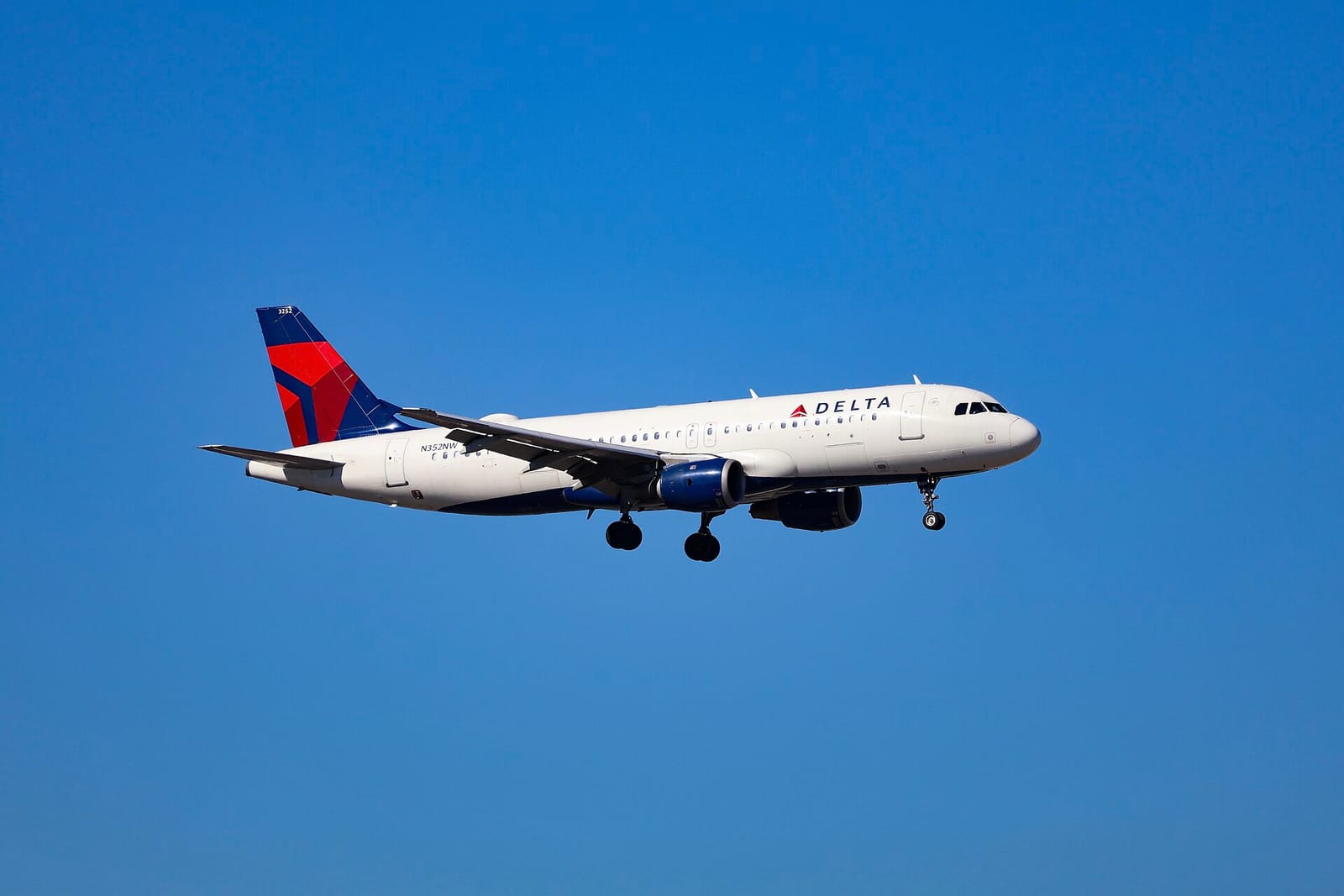 File photo: Delta Air Lines Airbus A320 approaching Atlanta airport, 2024