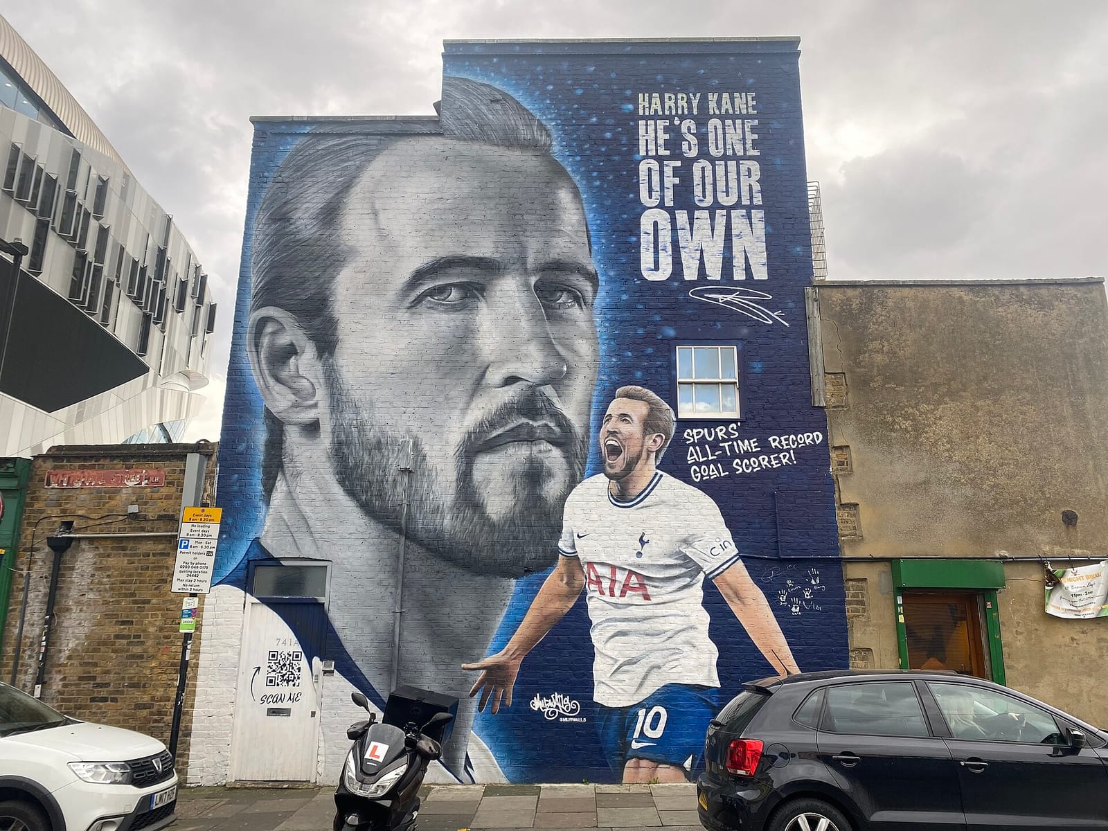 Mural de Harry Kane frente al Tottenham Hotspur Stadium, Londres