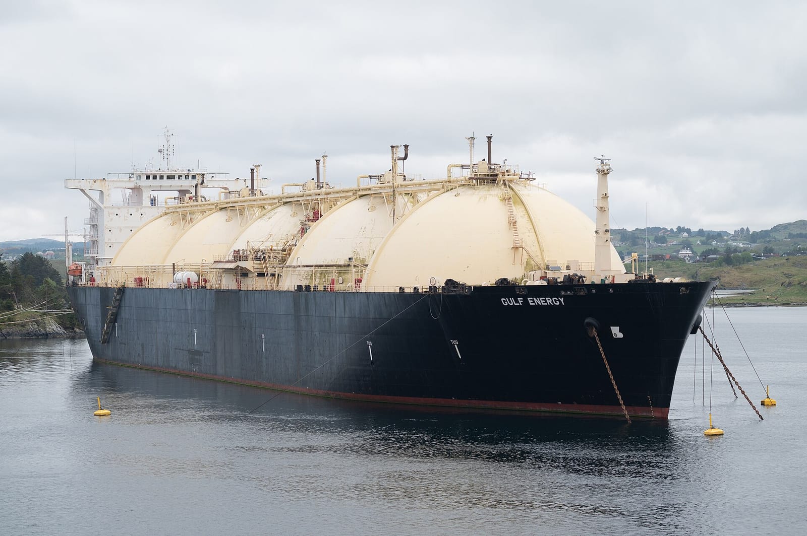Archivbild: LNG-Tanker vor Anker in der Meerenge Karmsundet, Norwegen