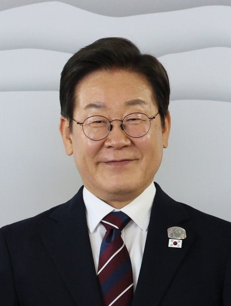 South Korea's president calls for thorough investigation into incidents affecting banks
