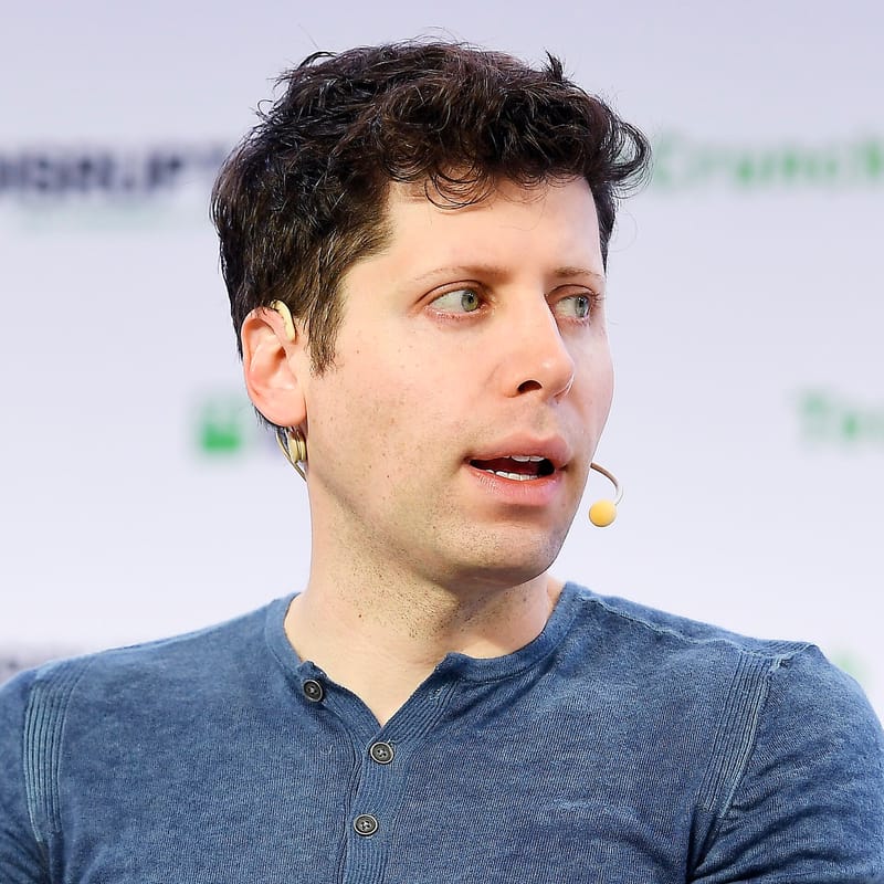 Sam Altman (OpenAI) estime que le monde devrait accepter certains préjudices de l'IA, comme les piratages et les escroqueries