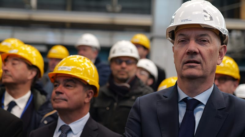 Francia sopesa emitir más deuda de plazos más cortos, dijo el ministro de Finanzas al Wall Street Journal