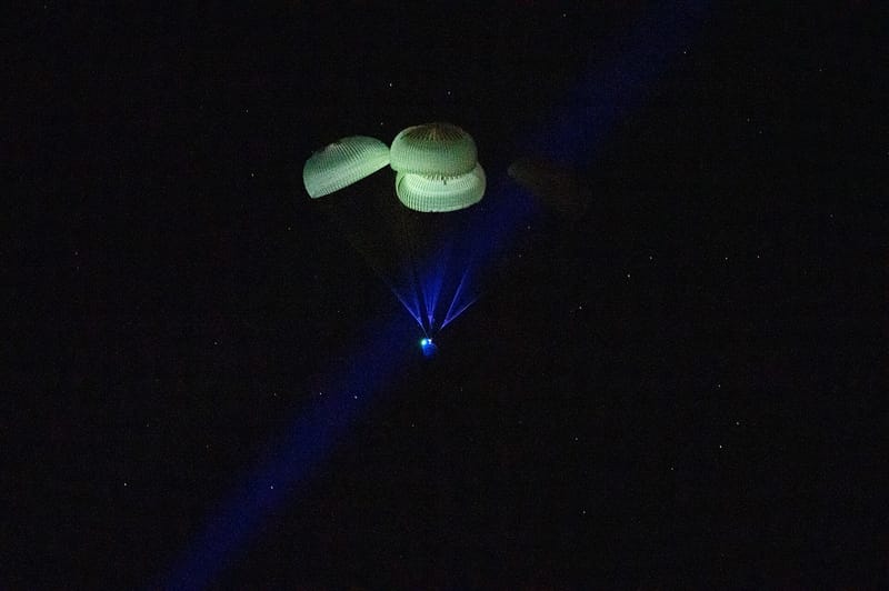 Des astronautes américains, français et russe amerrissent dans le Pacifique après environ huit mois à bord de l'ISS
