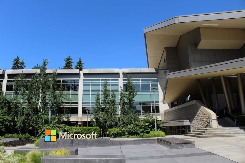 Les États-Unis suspendent Microsoft, Adobe et d'autres entreprises du programme de certification de travail pour la carte verte