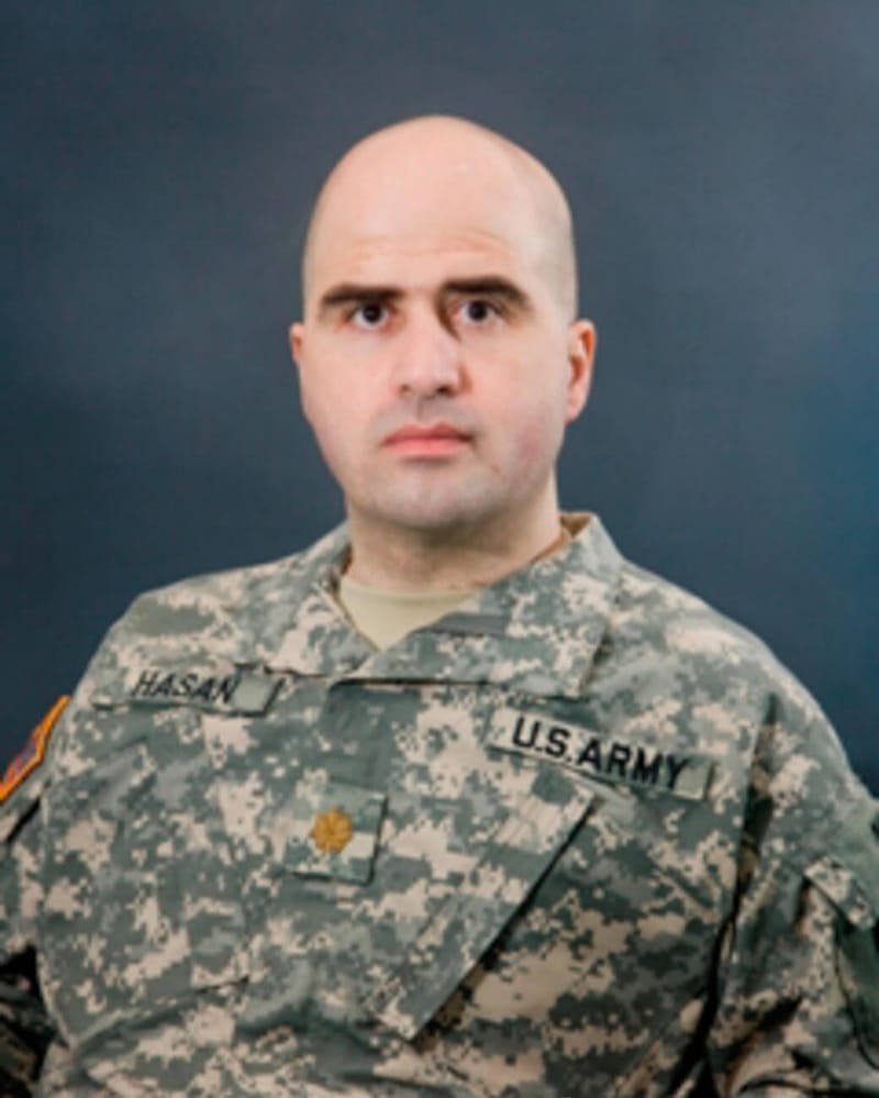 El Pentágono planea transmitir en directo el fusilamiento de Nidal Hasan, autor del tiroteo de Fort Hood, según funcionarios