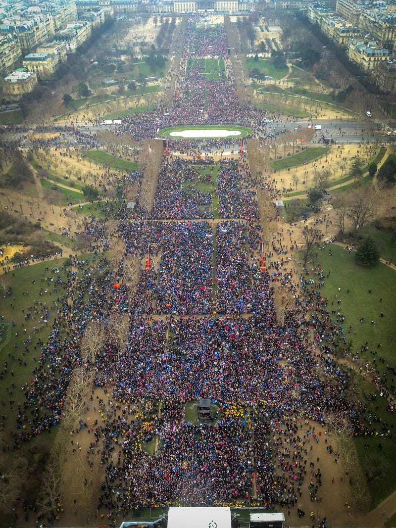 Mass protests across France on 17 October; turnout estimates range from more than 500,000 to 800,000
